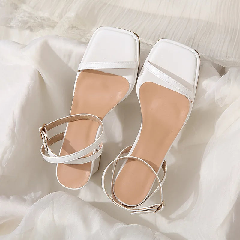 Elegante Damen Sandalen mit Blumen & Blockabsatz