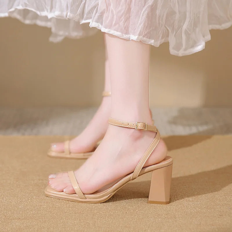 Elegante Damen Sandalen mit Blumen & Blockabsatz