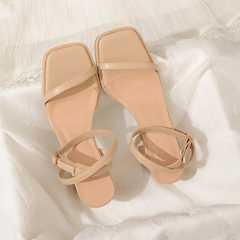 Elegante Damen Sandalen mit Blumen & Blockabsatz