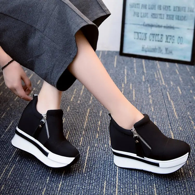 Slip-On Sneakers mit Keilabsatz