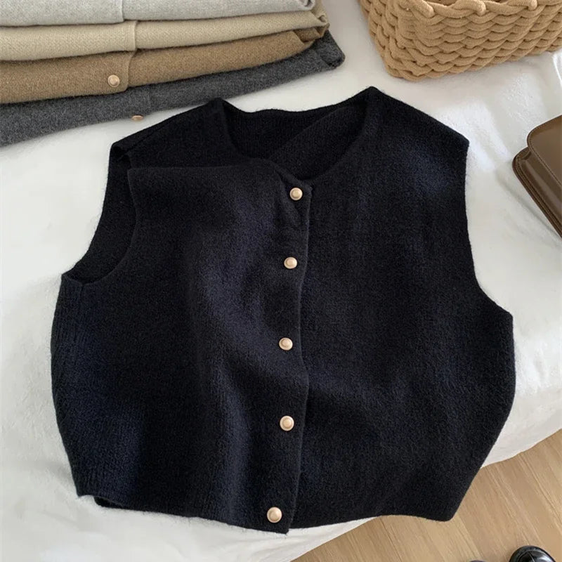 Damen Strickweste – Goldknopf | Ärmelloser Cardigan