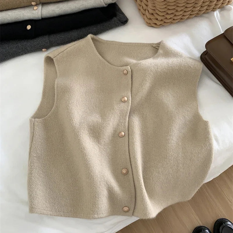 Damen Strickweste – Goldknopf | Ärmelloser Cardigan