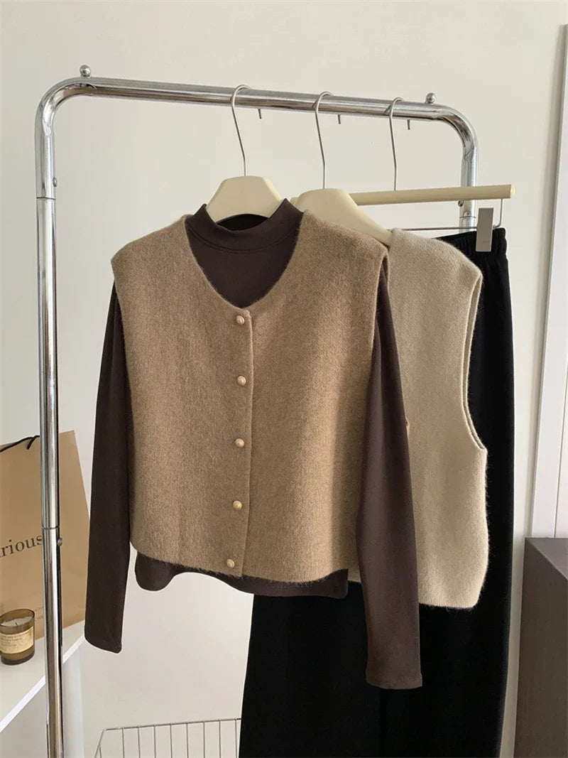 Damen Strickweste – Goldknopf | Ärmelloser Cardigan