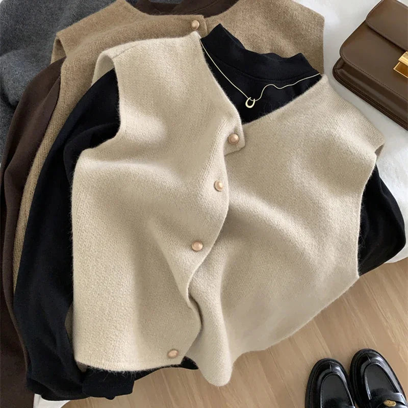 Damen Strickweste – Goldknopf | Ärmelloser Cardigan