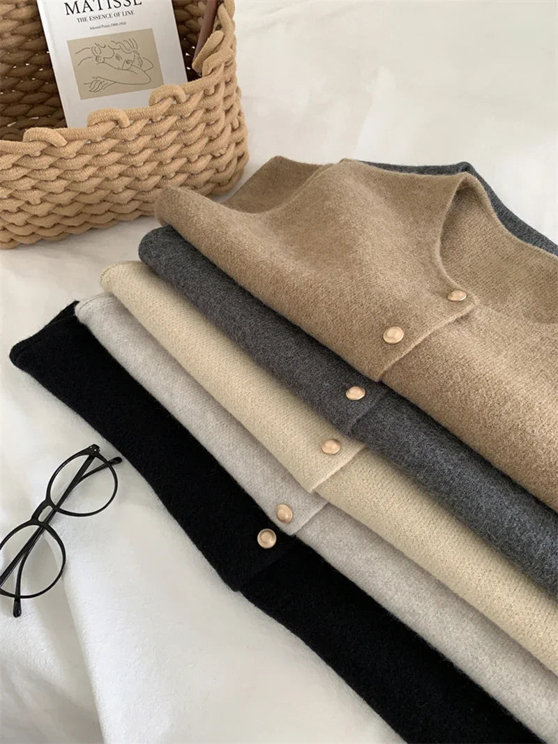 Damen Strickweste – Goldknopf | Ärmelloser Cardigan